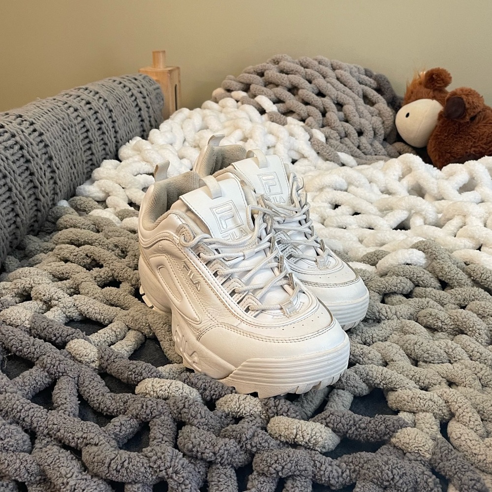 White filas